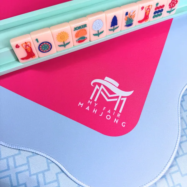 Color Wave (Standard) - Pink Center / Blue Scallop