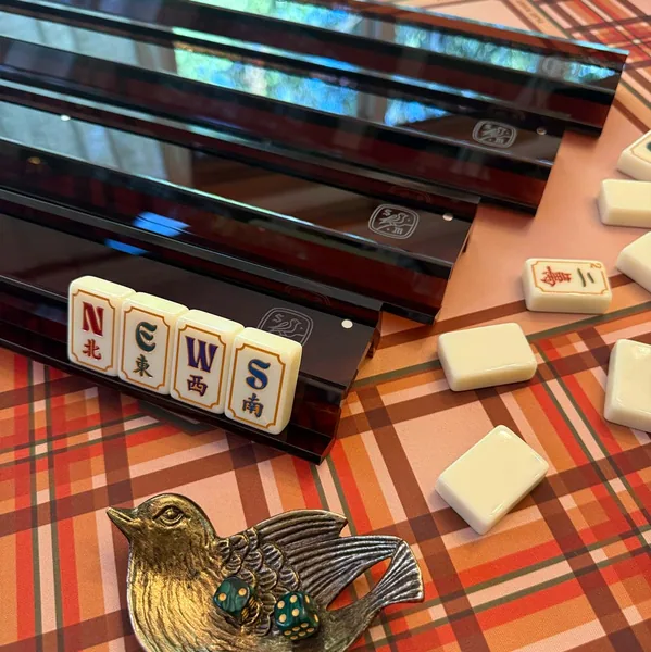 Sunday Cola Mahjong Rack Set