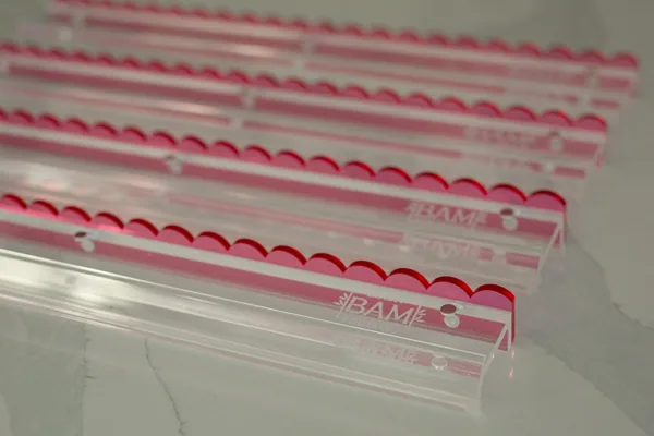 Clear Mahjong Rack Set with Pink Scalloped Pusher