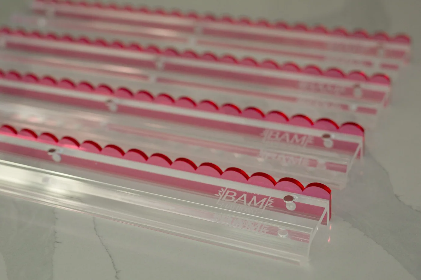 Clear Mahjong Rack Set with Pink Scalloped Pusher