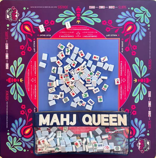 Queen Bee: Electric Berry Mahjong Mat