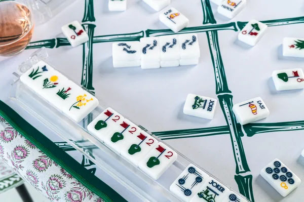THE COUNTRY CLUB SET - MAHJONG TILES: WINNING WHITE